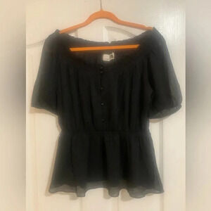 NWT- Everleigh Off-the-Shoulder Black Blouse. Size M.‎